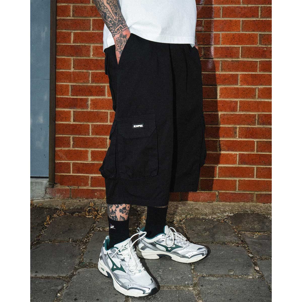Ichpig - Cargo 3/4 Shorts Black - Image 3