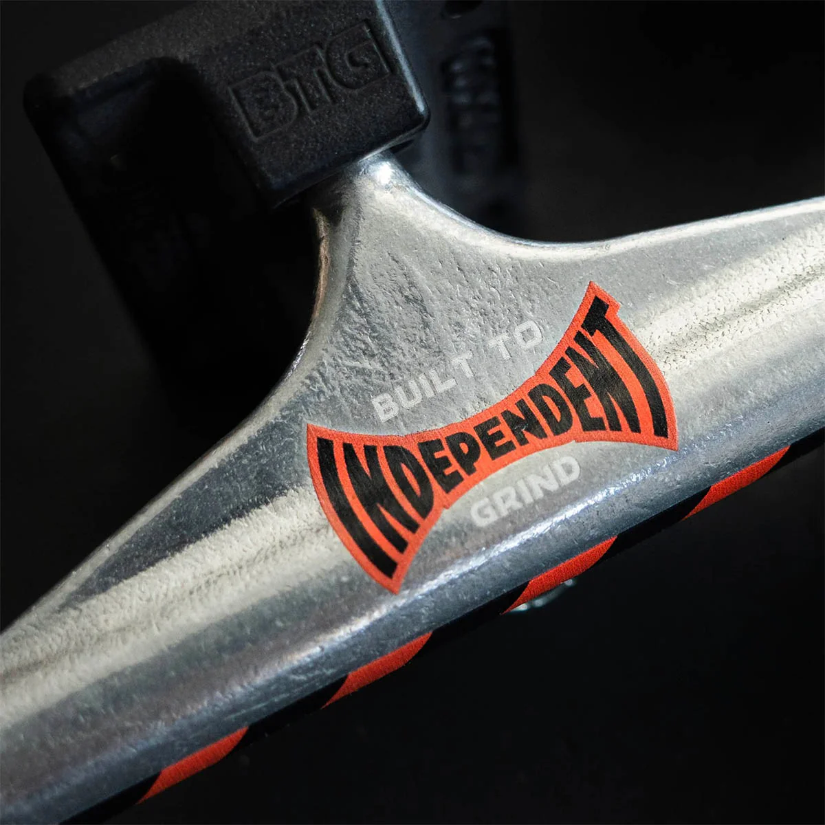 Independent - Built To Grind Silver/Black 149 Skateboard Trucks - Image 4