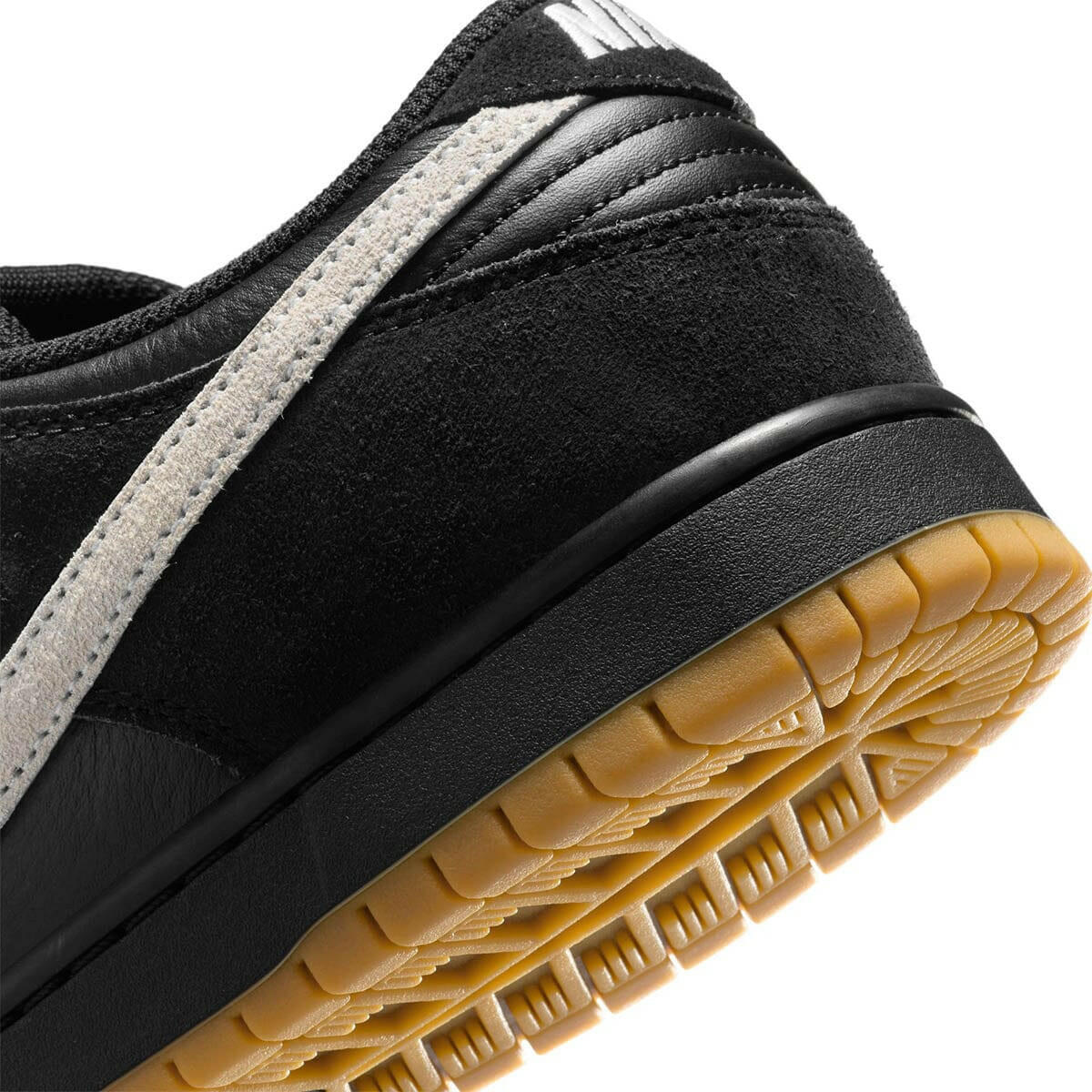 Nike SB - Dunk Low Pro Shoes Black/White/Gum - Image 4
